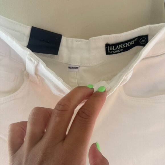 BLANK NYC The Barrow Vintage High-Rise White Shorts Women's Size 28 NWT - Picture 3 of 10